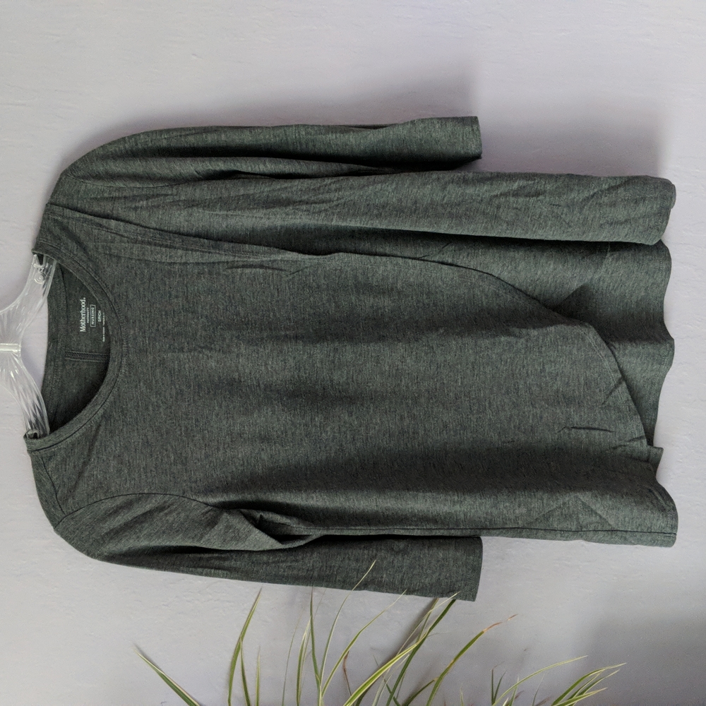 Motherhood maternity nursing top size small